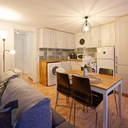 New Au Coeur De Paryż